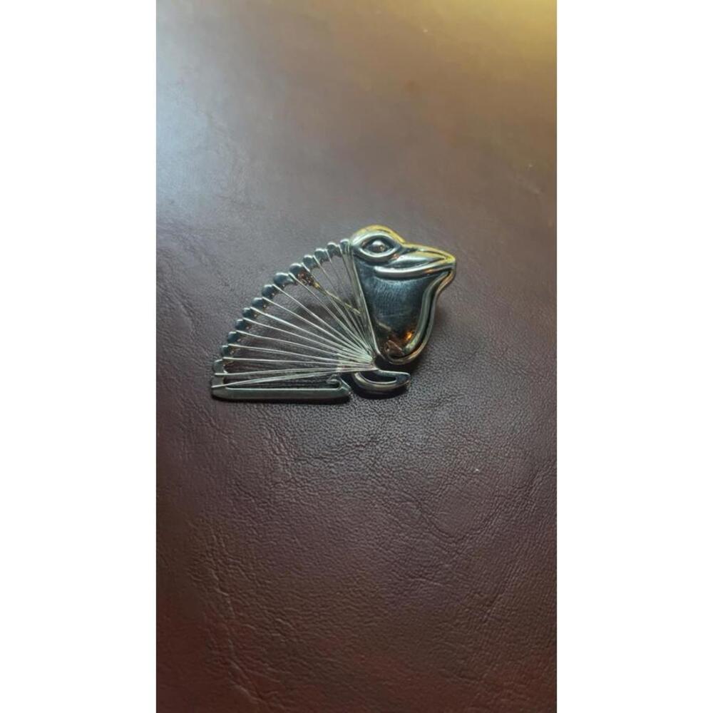 Vintage jewelry Frog brooch Silver Toned, Cute, Y2K Cottagecore